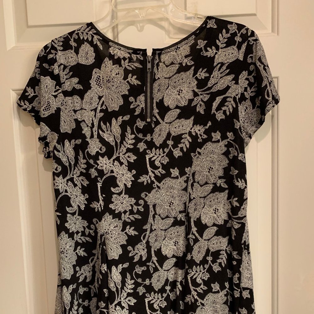 BLACK FLORAL TOP - Picture 2 of 3